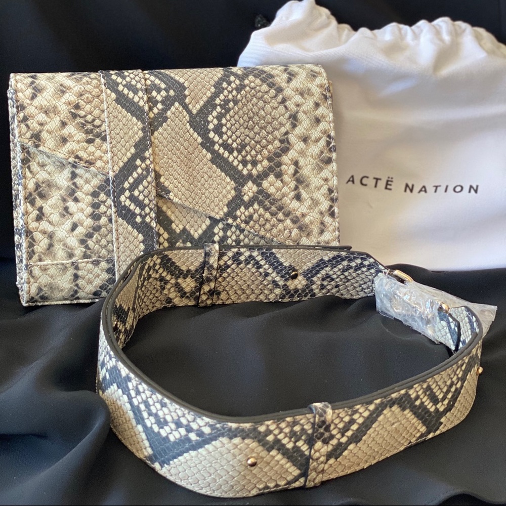 ACTE-NATION The 3-in-1 Socialiser Snake Print